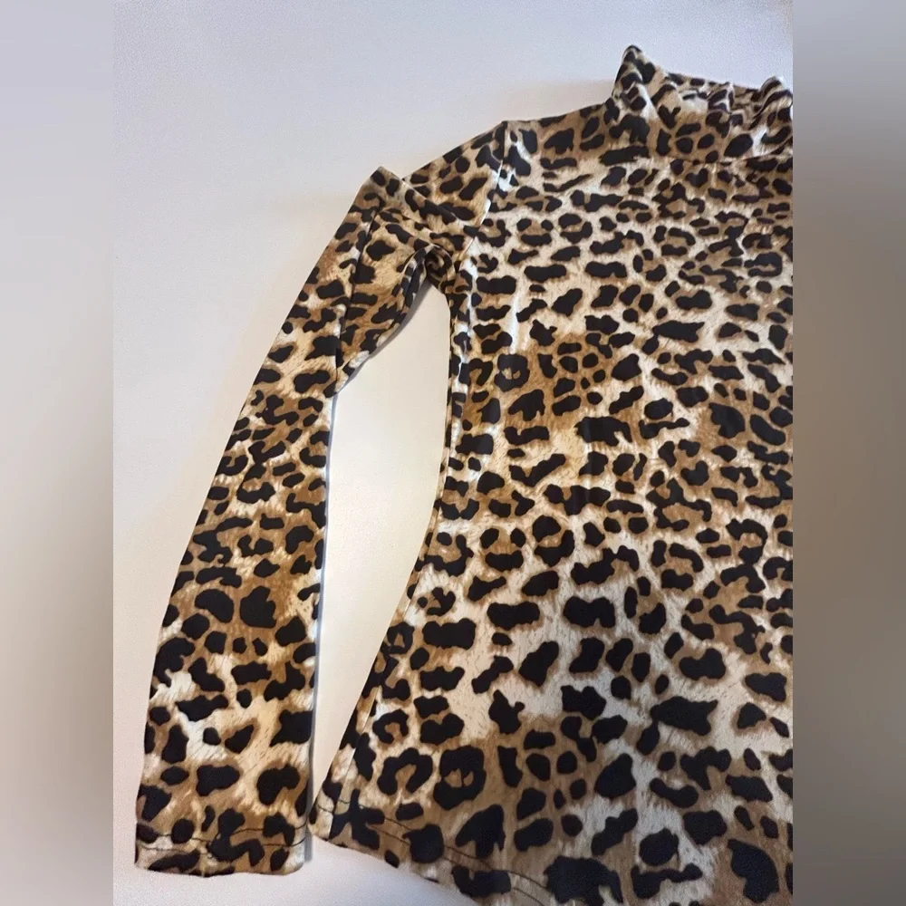 Princie Leopard Print Turtleneck Top Soft Lightweight Jersey Stretch Fabric Sz S - Picture 3 of 10
